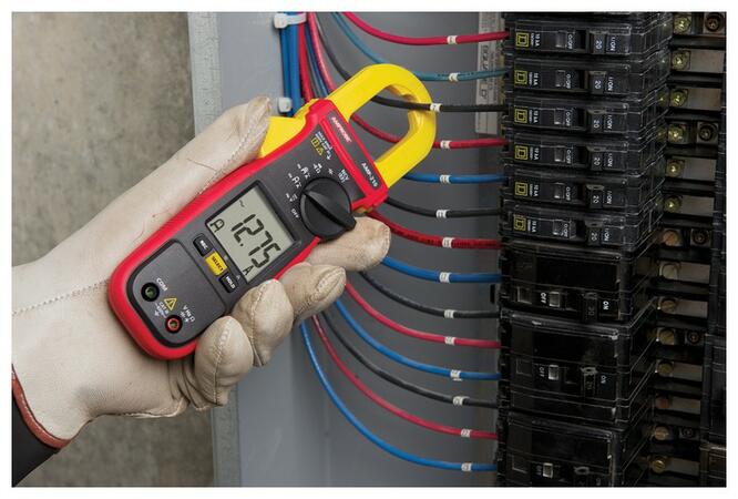 AMP-210 - Kliešťový multimeter, použitie