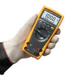 Fluke 177 - Digitálny multimeter - v ruke