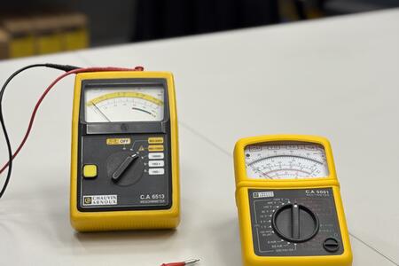 Analogové multimetry